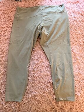 lululemon athletica Sage Green Women's Active capri Leggings